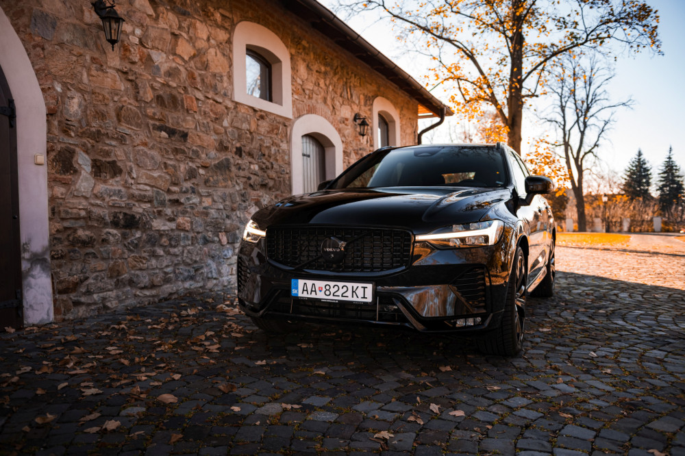 Volvo XC60 B5 AWD Black Edition